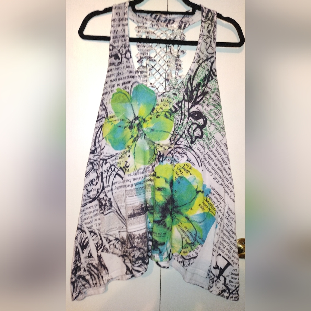 Gorgeous XL Rue 21 Butterfly Cut Tank W/ Lattice back & Floral Newspaper Design